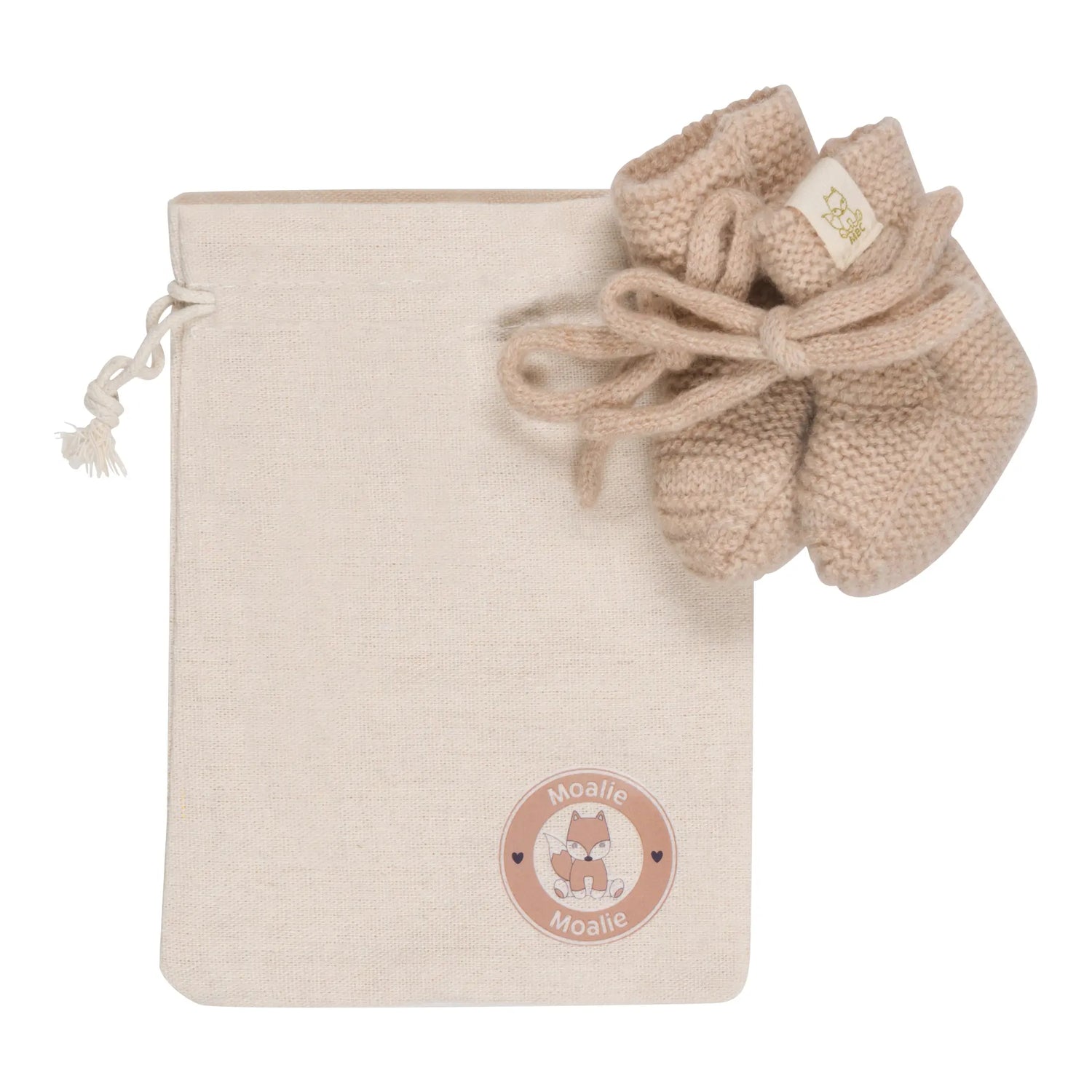 Beige wollen slofjes voor prematuur en dysmatuur geboren baby. Met canvas opbergzakje.