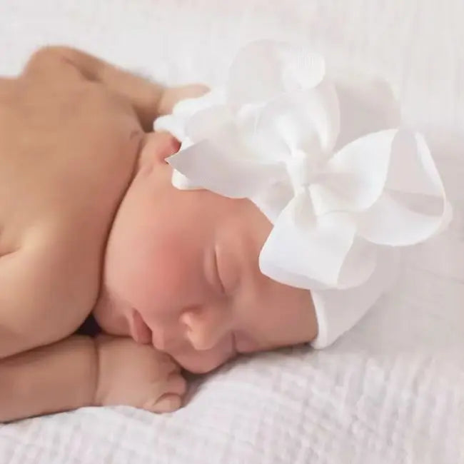 Newborn Mutsje Wit met strik - Moalie