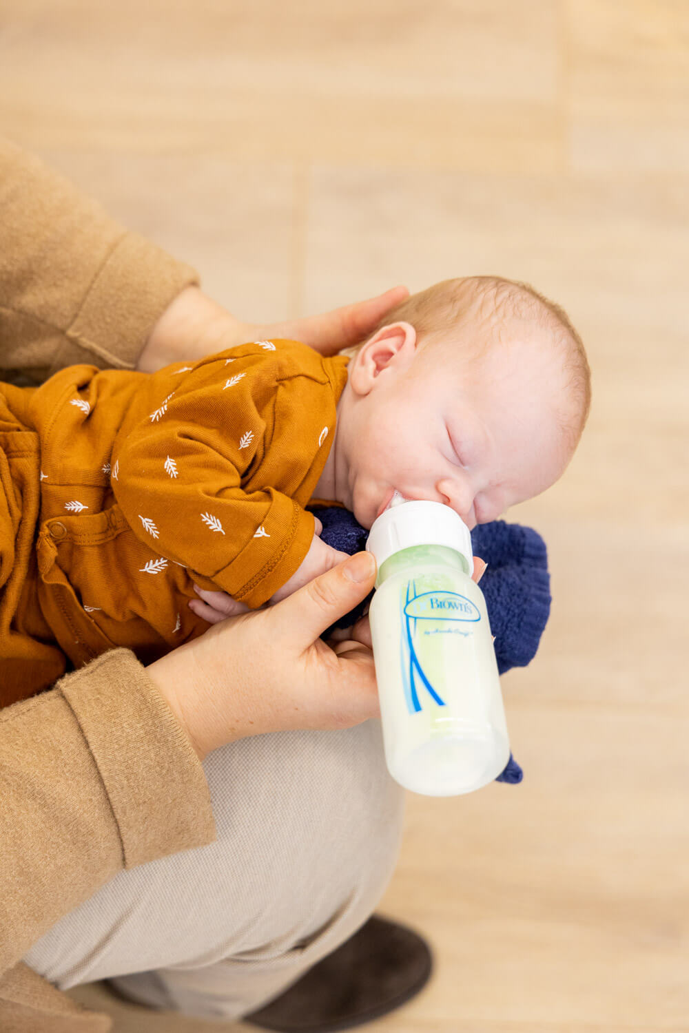 Flesvoeding geven: waarom je baby de fles niet leeg hoeft te drinken.