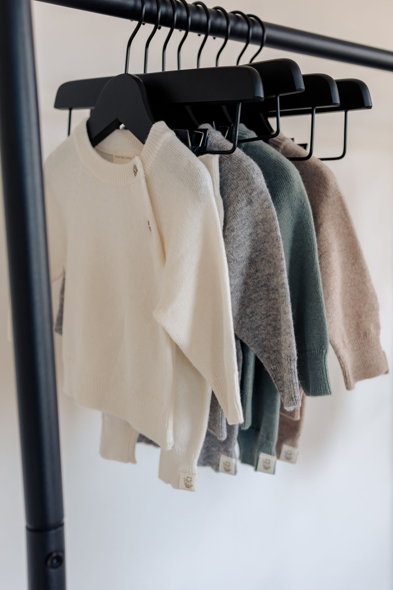 Wollen baby truitjes – merino & cashmere voor newborns en baby's
