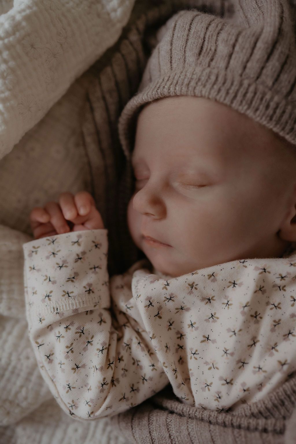 baby slapend in de wrap snuggle van Moalie