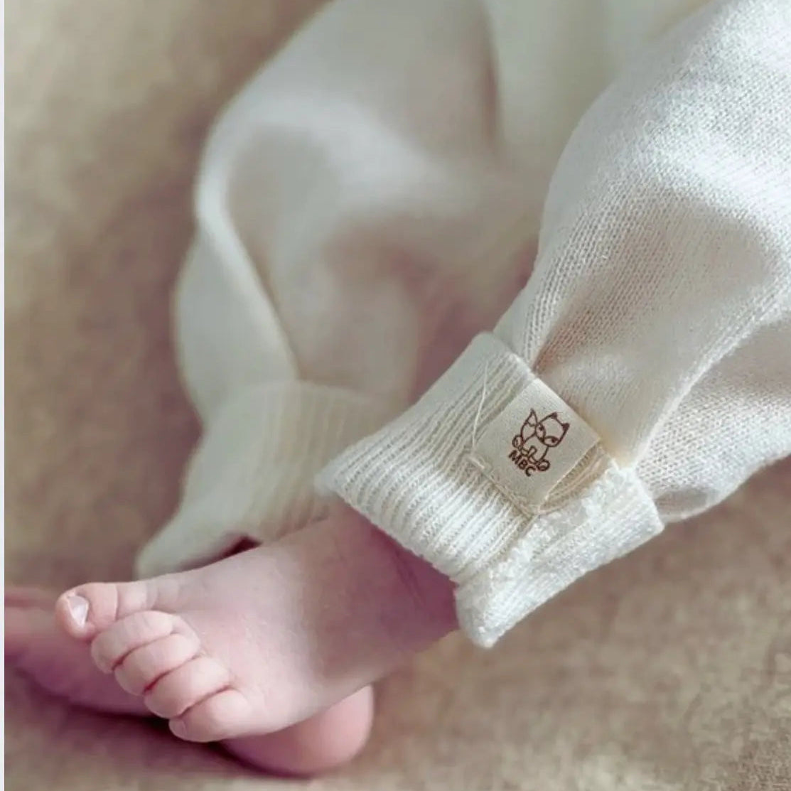 Creme kleurig baby broekje van merinowol en cashmere 