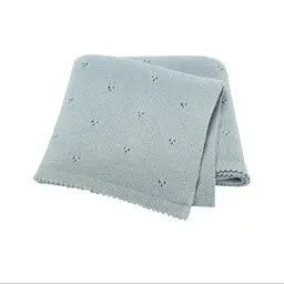 Blaue Baumwoll-Wiegedecke mit Ajour-Muster - gestrickt und luftig