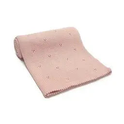 Weiche rosa Geborgenheit - diese Decke bietet Komfort und ein süßes Aussehen.