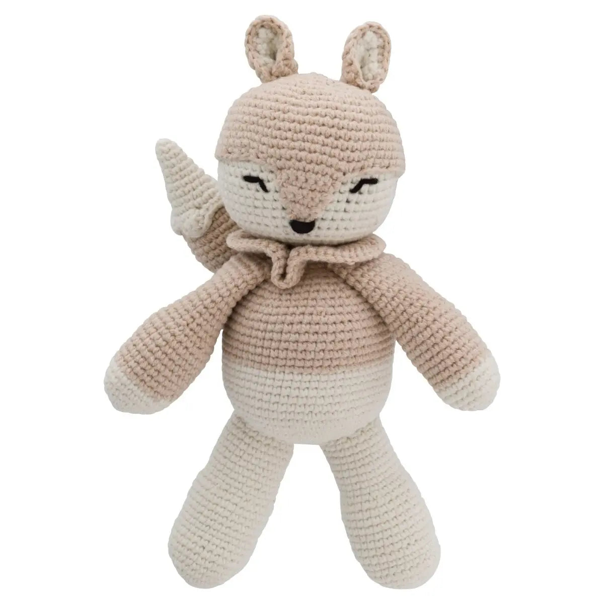 Handgefertigtes Kuscheltier in Form eines Fuchses, gehäkelt in Beige und Weiß aus weicher Bio-Baumwolle