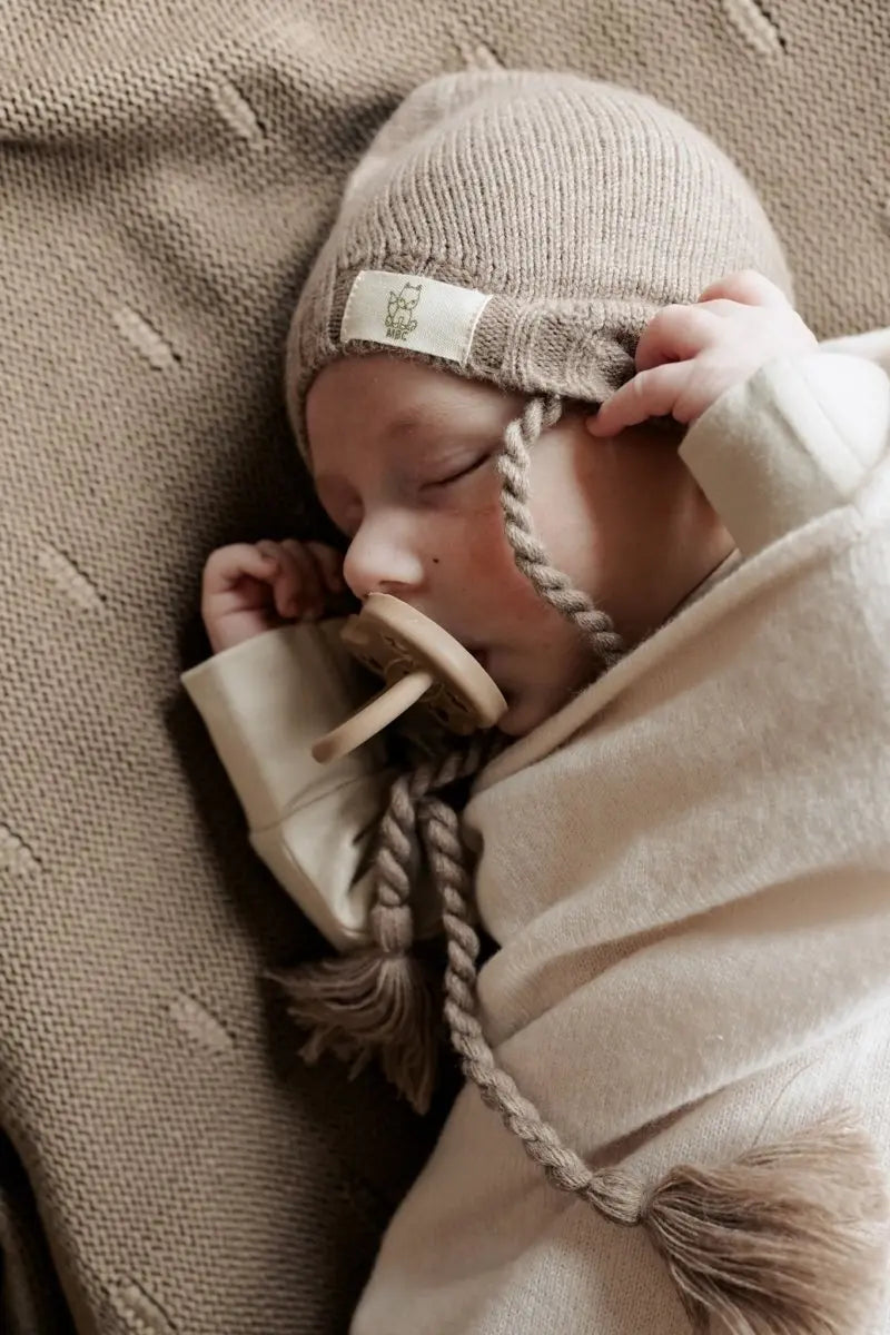 Schleifenmütze aus Merinowolle Newborn Clay - Moalie