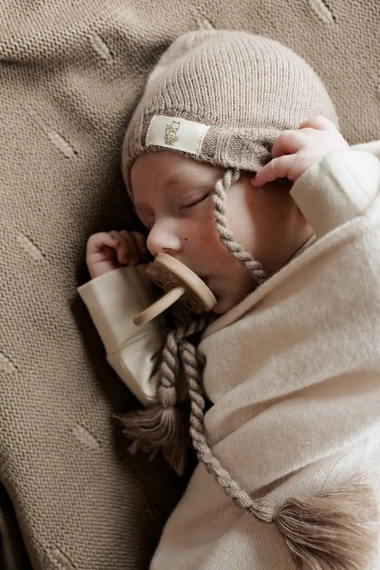 Schleifenmütze aus Merinowolle Newborn Clay - Moalie