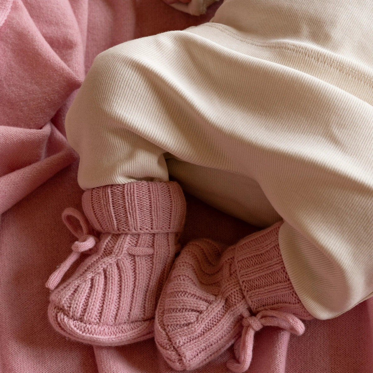 Merinowol en cashmere baby slofjes roze