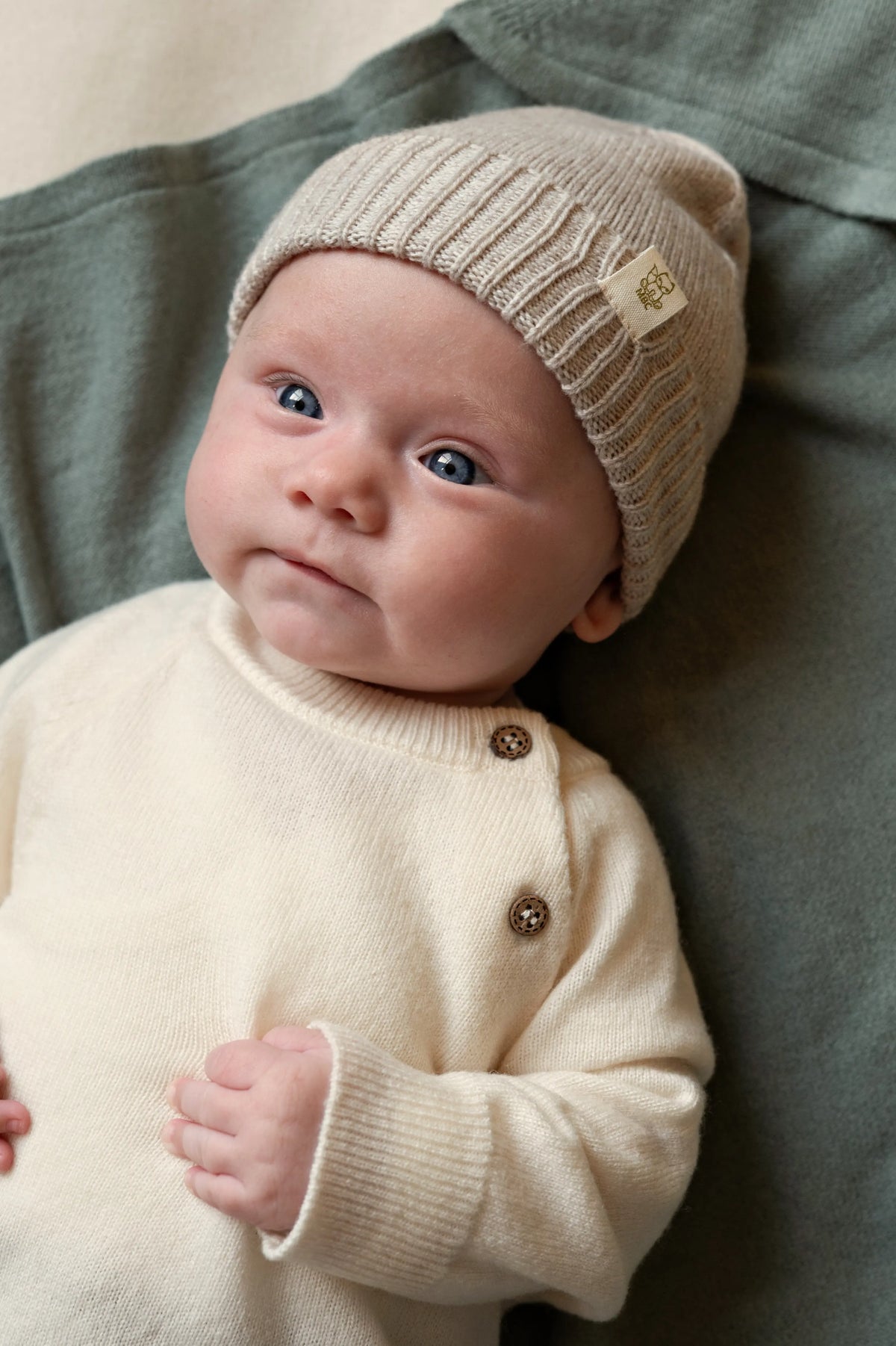 baby in Merinowool and cashmere baby sweater cream