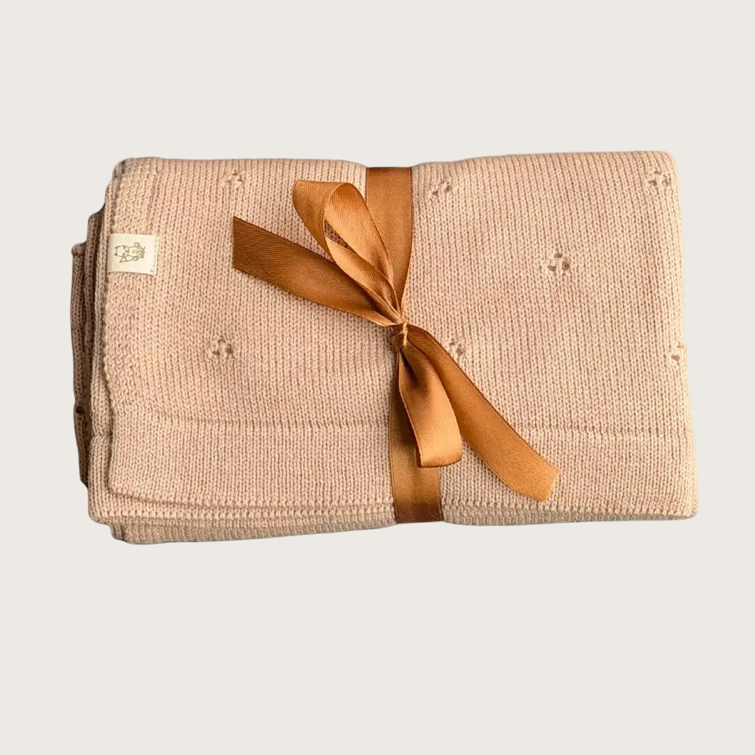 Pointelle gebreide merinowollen deken in warme licht bruine kleur gemaakt van wasbare wol 