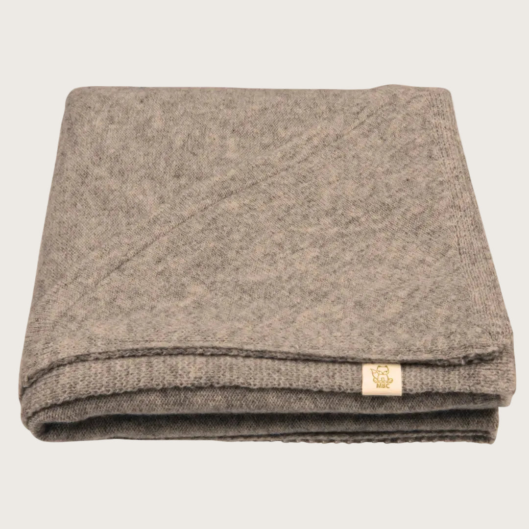 Bruin gemeleerde baby wiegdeken en omslagdoek van merinowol en cashmere 