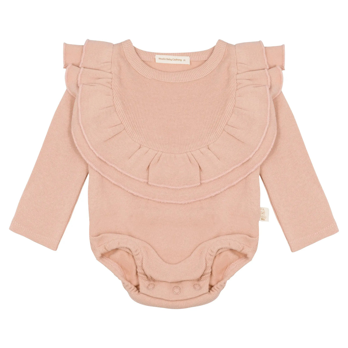 Oudroze baby romper met lange mouwen en dubbele ruffles, gemaakt van biologisch katoen – maat 56 t/m 86, van Moalie