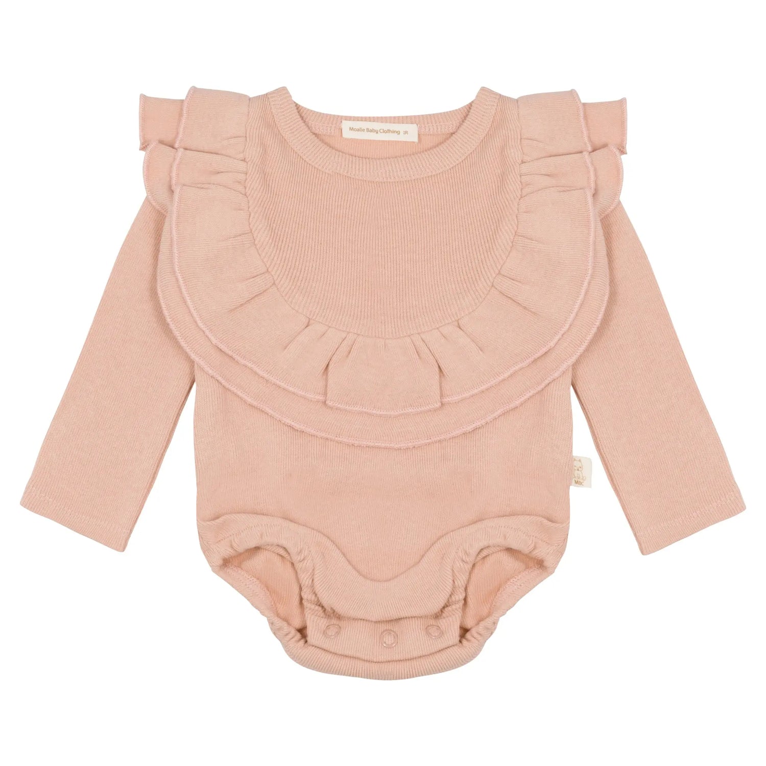 Oudroze baby romper met lange mouwen en dubbele ruffles, gemaakt van biologisch katoen – maat 56 t/m 86, van Moalie
