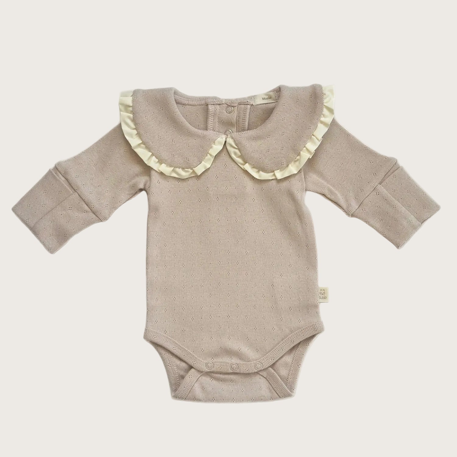 Romper van beige pointelle katoen met grote geschulpte kraag