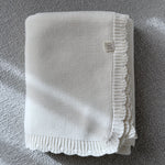 baby deken met geschulpte rand in off white 