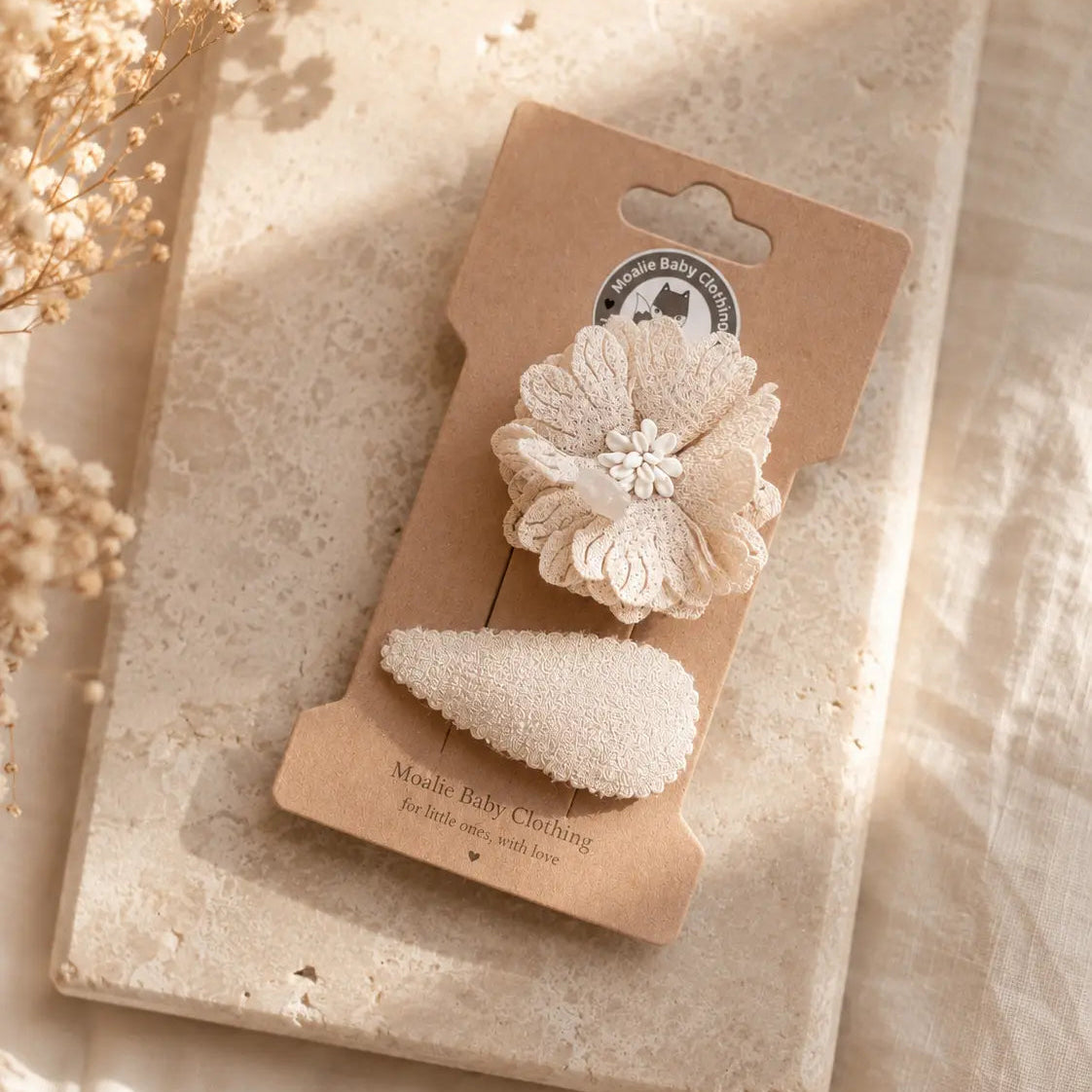 Set haarspeldjes met bloem en beige speldje geschikt voor baby haartjes 