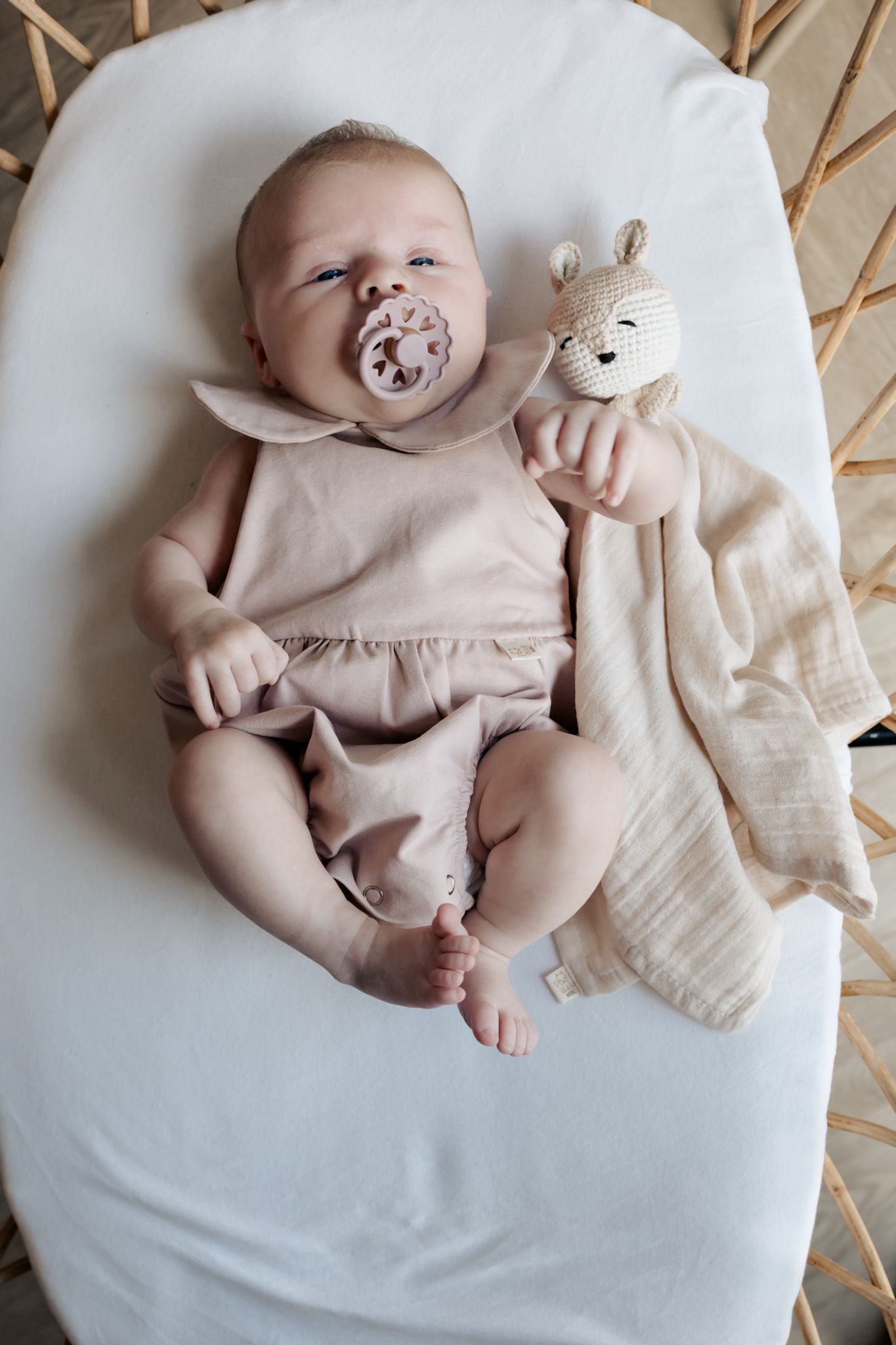 Baby in zomerpakje Rose