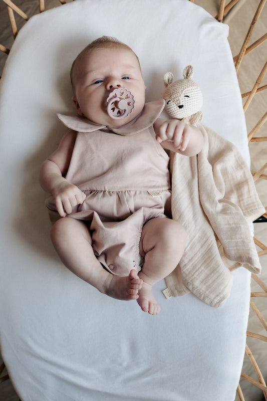 Baby in zomerpakje Rose