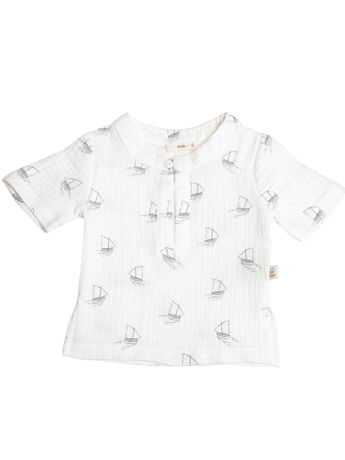 Zomerblouse Boats – luchtig mousseline met zeilbootjes Moalie