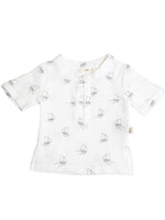 Zomerblouse Boats – luchtig mousseline met zeilbootjes Moalie