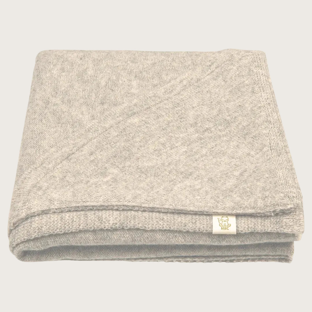 Zand kleurige baby wiegdeken en omslagdoek van merinowol en cashmere 