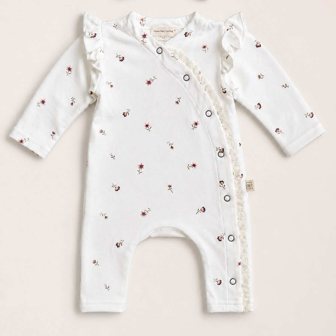 Handgemaakt wit baby boxpakje Fleur met bloemenprint, ruches en los verkrijgbaar haarbandje