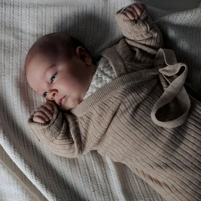 wakkere baby in beige Sleepsuit Teddy - Moalie