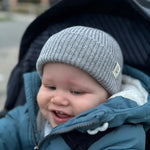 baby draagt merinowollen mutsje grijs (klant foto) 