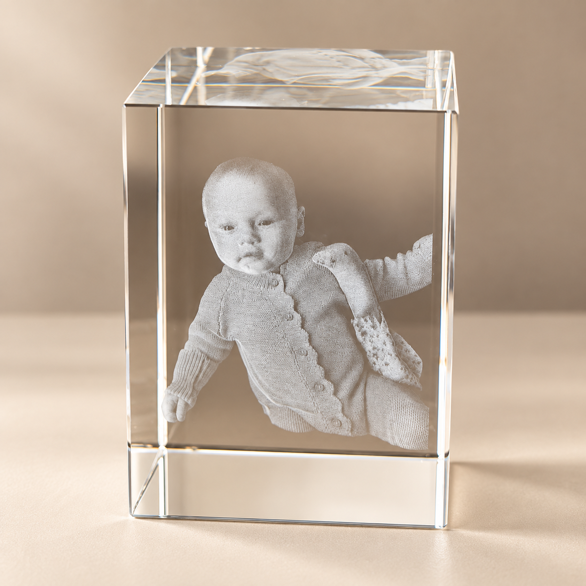Voorbeeld van gepersonaliseerd kristal met gegraveerde babyfoto zonder voet