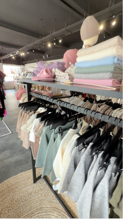video van Moalie collectie in winkel Overtoom Amsterdam 