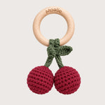 Rammelaar Cherry met gehaakte kersen en houten ring - Moalie