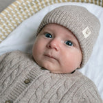 wollen baby must en kabelvestje Sand